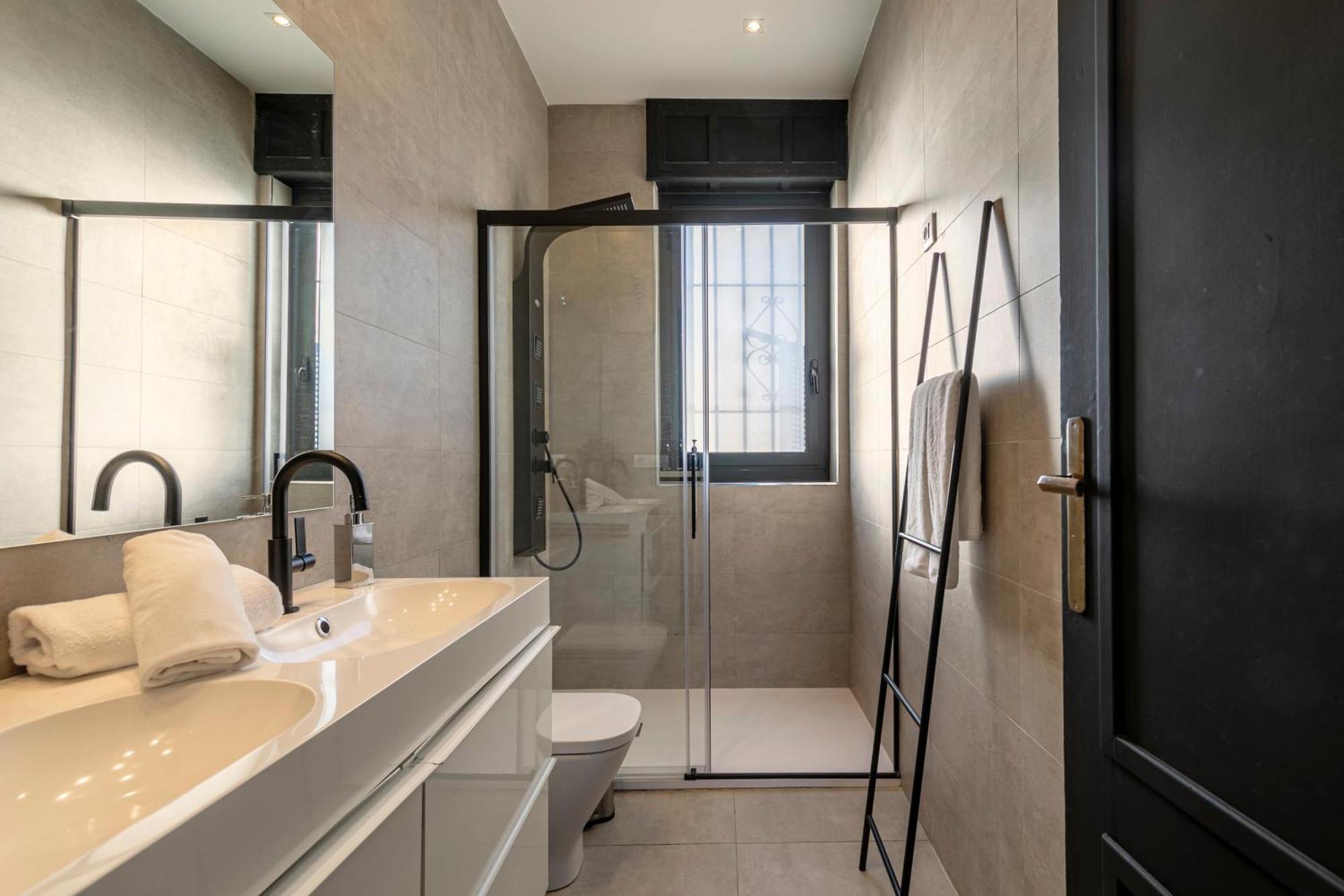 Isg Apartments Modern Atticpool At The Cathedralfree Parking Севилья Экстерьер фото
