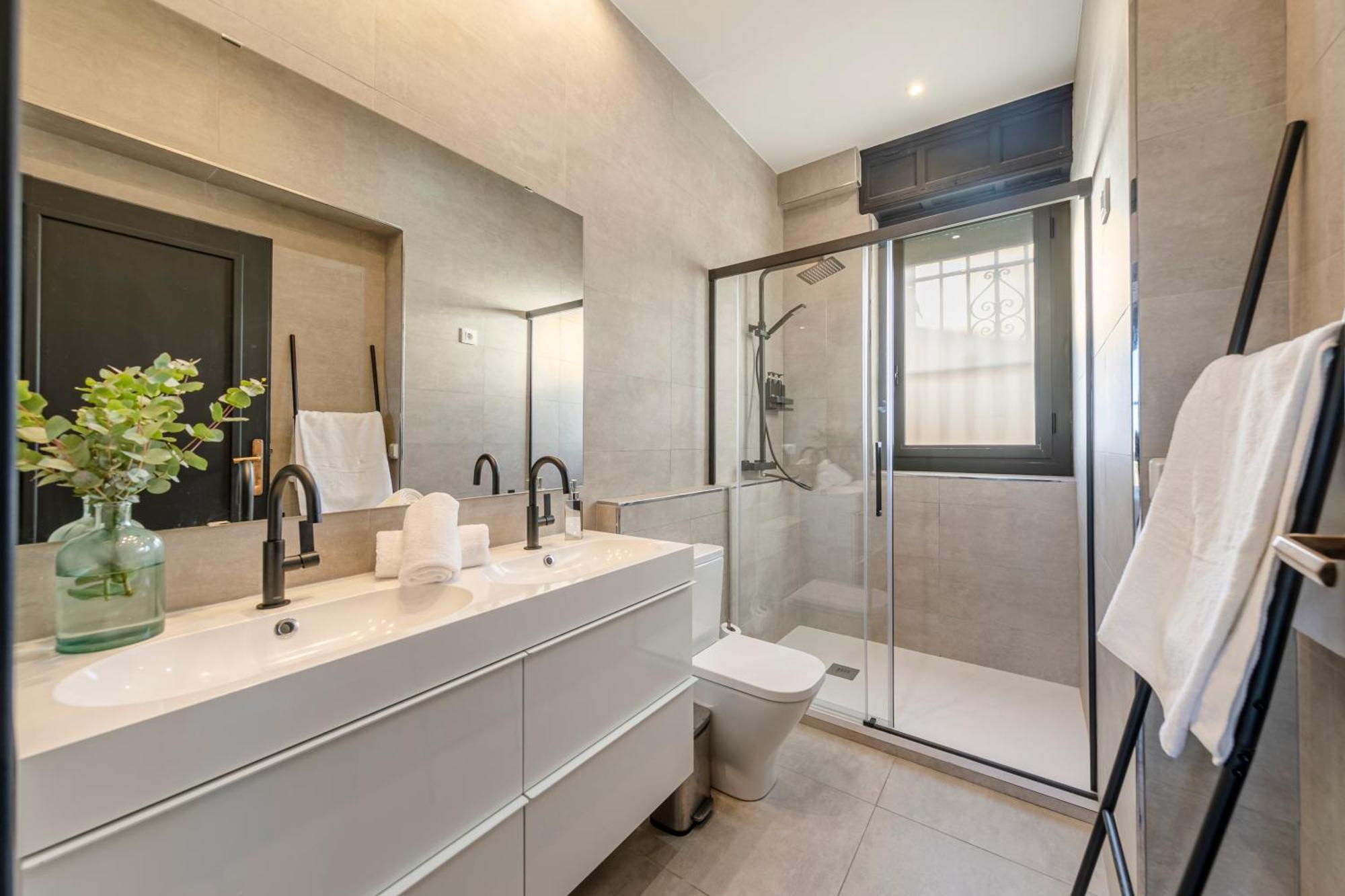 Isg Apartments Modern Atticpool At The Cathedralfree Parking Севилья Экстерьер фото