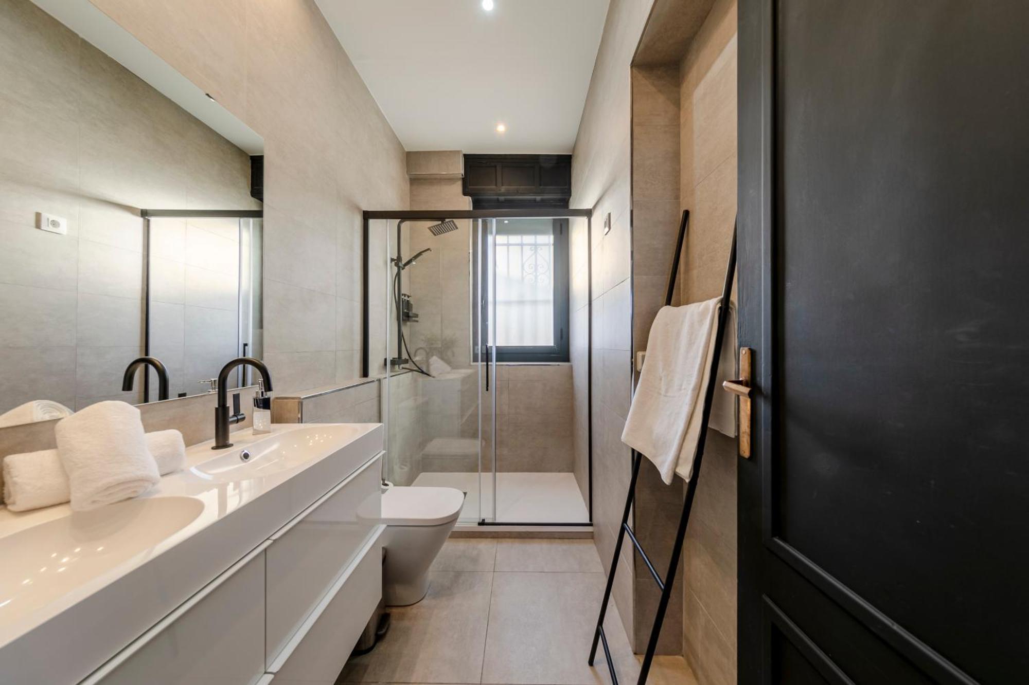 Isg Apartments Modern Atticpool At The Cathedralfree Parking Севилья Экстерьер фото