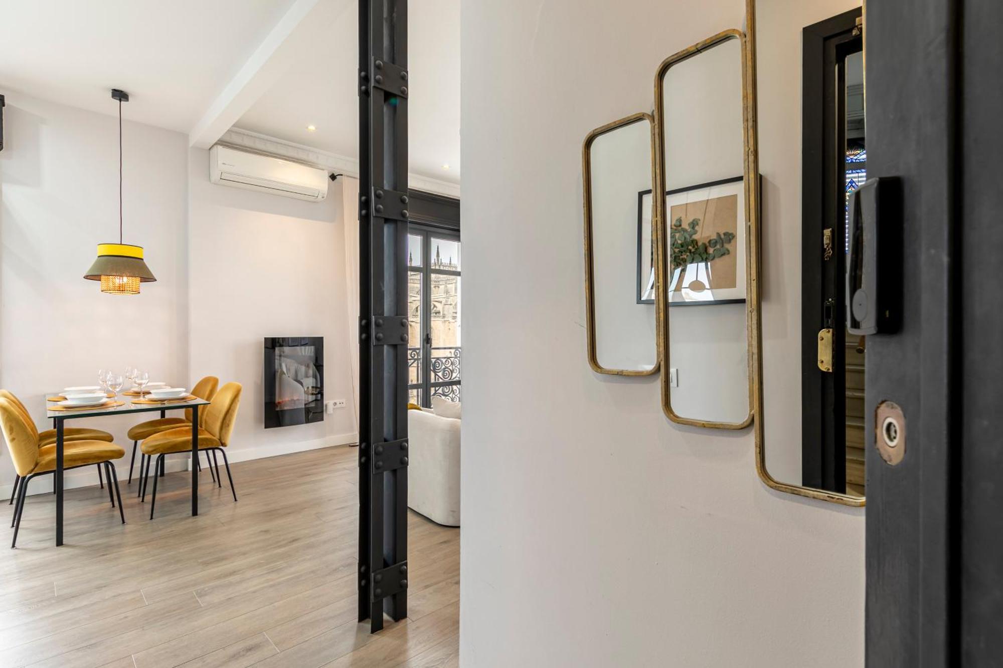 Isg Apartments Modern Atticpool At The Cathedralfree Parking Севилья Экстерьер фото