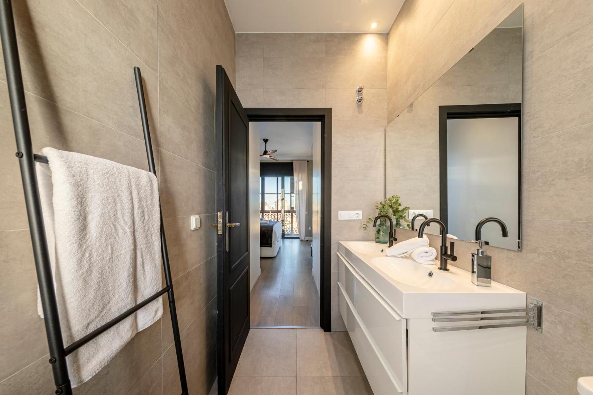 Isg Apartments Modern Atticpool At The Cathedralfree Parking Севилья Экстерьер фото